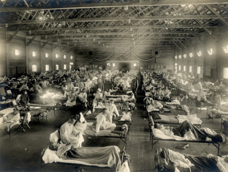 Emergency_hospital_during_Influenza_epidemic_Camp_Funston_Kansas_-_NCP_1603